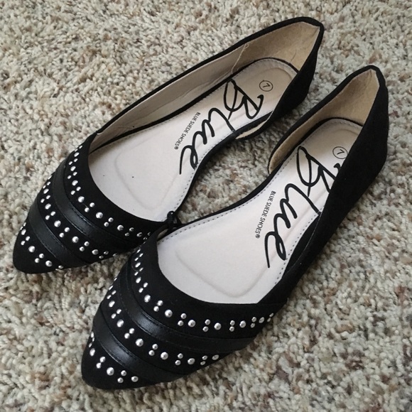 <3 Studded Pointed Black Flats <3 - Picture 2 of 3